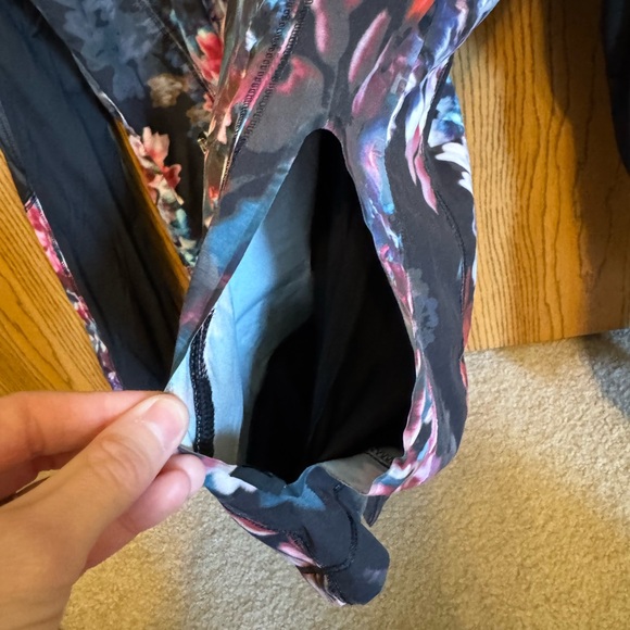 Lululemon Run: Get Up And Glow Jacket
Spring Has Sprung Multi / Black - Picture 6 of 6